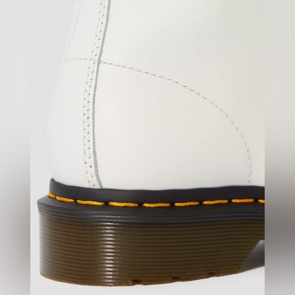 Dr. Martens 1460 WOMEN'S SMOOTH LEATHER LACE UP BOOTS. Size:7 - Picture 6 of 8